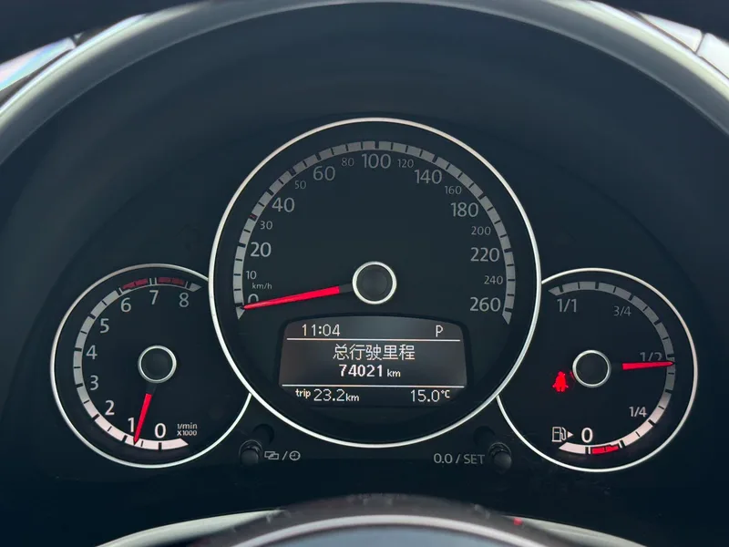 Volkswagen Beetle 2013 1.2TSI Comfortable interior photo 6 Volkswagen Beetle 2013 1.2TSI Comfortable interior photo 6