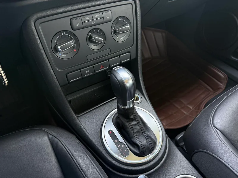 Volkswagen Beetle 2013 1.2TSI Comfortable interior photo 7 Volkswagen Beetle 2013 1.2TSI Comfortable interior photo 7