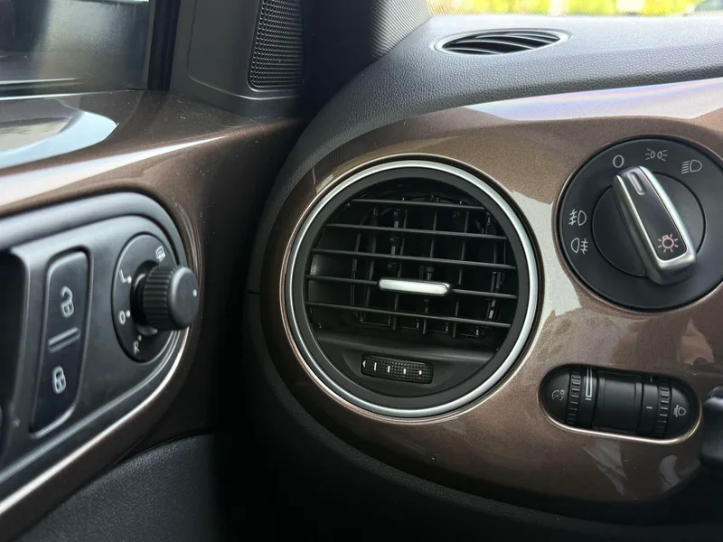 Volkswagen Beetle 2013 1.2TSI Comfortable interior photo 9 Volkswagen Beetle 2013 1.2TSI Comfortable interior photo 9