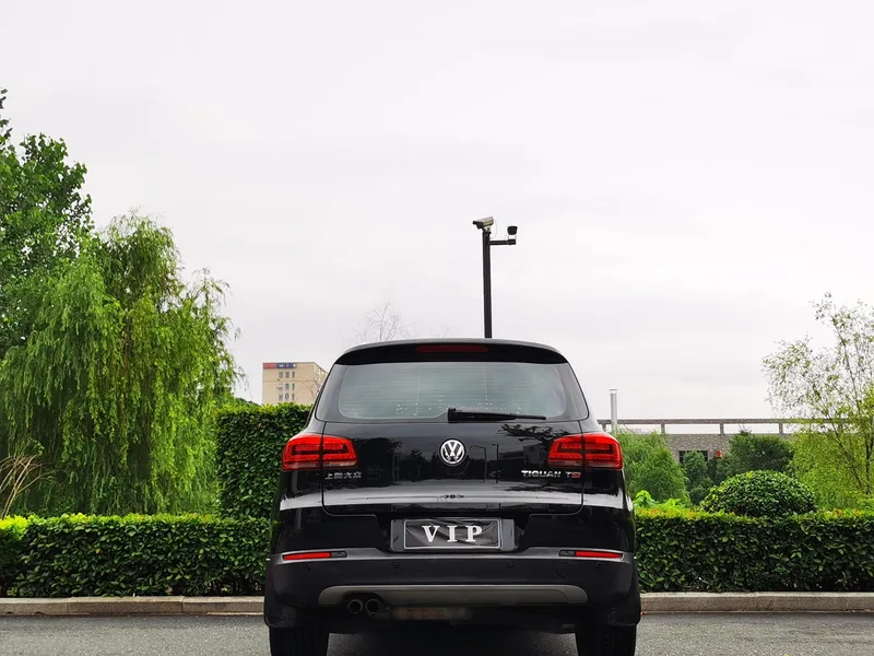 Volkswagen Tiguan 2015 1.8TSI Automatic two-drive luxury type exterior photo 6 Volkswagen Tiguan 2015 1.8TSI Automatic two-drive luxury type exterior photo 6