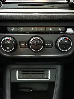 Volkswagen Tiguan 2015 1.8TSI Automatic two-drive luxury type interior photo 8 Volkswagen Tiguan 2015 1.8TSI Automatic two-drive luxury type interior photo 8