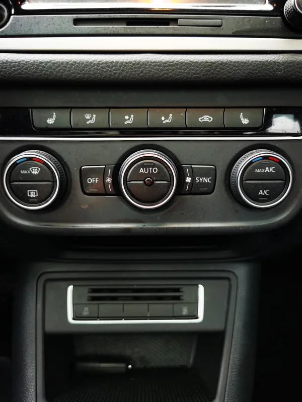 Volkswagen Tiguan 2015 1.8TSI Automatic two-drive luxury type interior photo 8 Volkswagen Tiguan 2015 1.8TSI Automatic two-drive luxury type interior photo 8