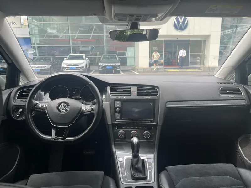 Volkswagen Golf 2019 280TSI DSG Luxury type Country VI interior photo 7 Volkswagen Golf 2019 280TSI DSG Luxury type Country VI interior photo 7