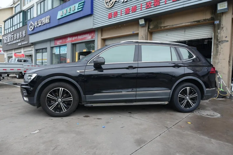Volkswagen Tiguan L 2019 330TSI Automatic two-wheel drive panoramic comfort version Country VI exterior photo 2 Volkswagen Tiguan L 2019 330TSI Automatic two-wheel drive panoramic comfort version Country VI exterior photo 2