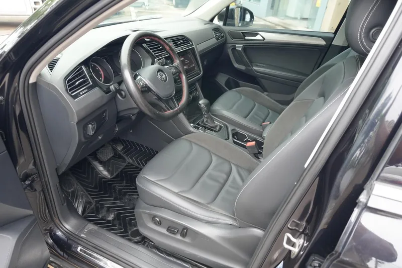 Volkswagen Tiguan L 2019 330TSI Automatic two-wheel drive panoramic comfort version Country VI exterior photo 5 Volkswagen Tiguan L 2019 330TSI Automatic two-wheel drive panoramic comfort version Country VI exterior photo 5
