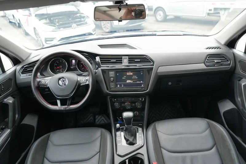 Volkswagen Tiguan L 2019 330TSI Automatic two-wheel drive panoramic comfort version Country VI interior photo 7 Volkswagen Tiguan L 2019 330TSI Automatic two-wheel drive panoramic comfort version Country VI interior photo 7