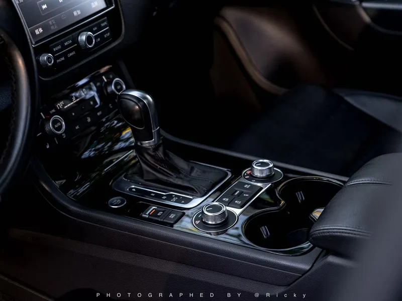 Volkswagen Touareg 2017 3.0TSI Boundary Extension Edition interior photo 9