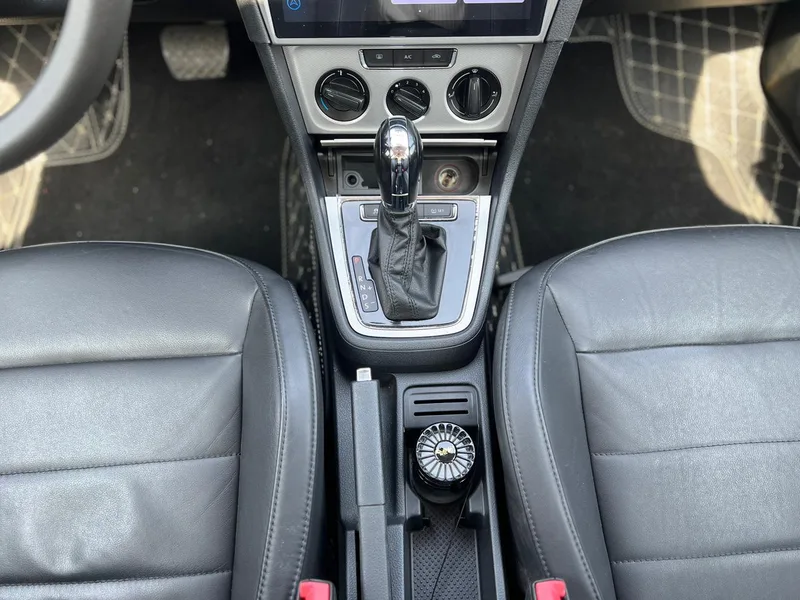 Volkswagen Gran Lavida 2013 1.6L Automatic Comfort Type interior photo 15 Volkswagen Gran Lavida 2013 1.6L Automatic Comfort Type interior photo 15