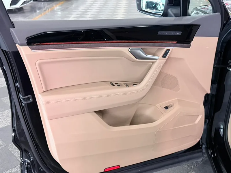 Volkswagen Touareg 2021 3.0TSI Rui Zun Edition interior photo 11