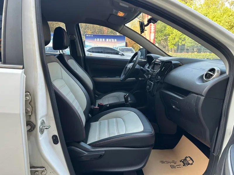 Great Wall M4 2014 1.5L Manual Comfort interior photo 16 Great Wall M4 2014 1.5L Manual Comfort interior photo 16