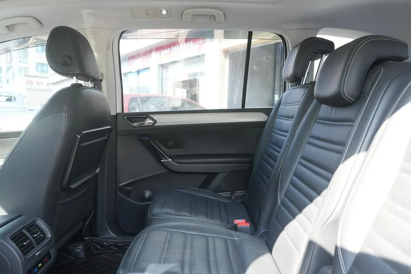 Volkswagen Touan L 2016 330TSI Automatic Luxury Edition interior photo 14 Volkswagen Touan L 2016 330TSI Automatic Luxury Edition interior photo 14