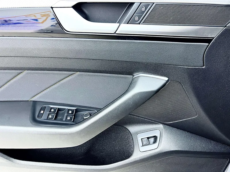 Volkswagen CC 2023 380TSI eye-catching version exterior photo 10 Volkswagen CC 2023 380TSI eye-catching version exterior photo 10