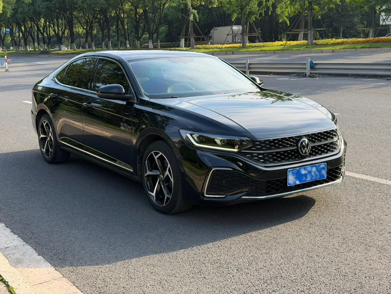 Volkswagen Passat 2023 Restyling 330TSI Star Elite Edition exterior photo 2