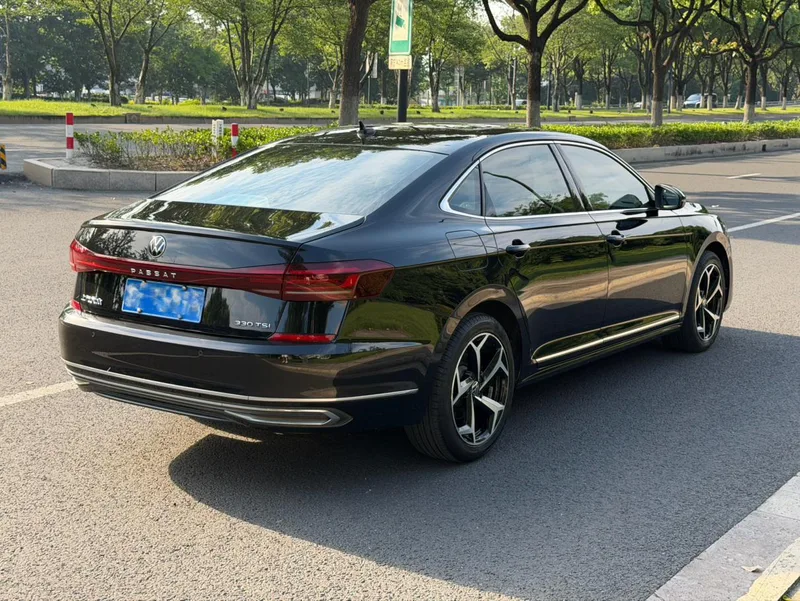 Volkswagen Passat 2023 Restyling 330TSI Star Elite Edition exterior photo 6