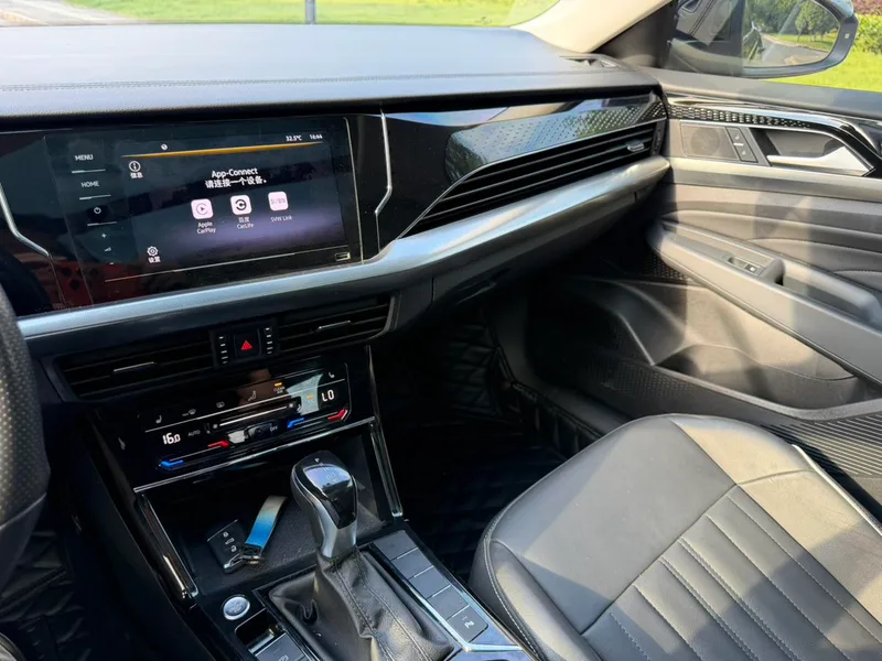 Volkswagen Passat 2023 Restyling 330TSI Star Elite Edition interior photo 11