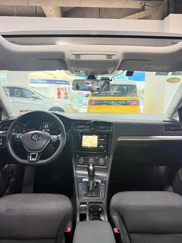 Volkswagen Golf 2020 280TSI DSG Comfortable interior photo 13 Volkswagen Golf 2020 280TSI DSG Comfortable interior photo 13