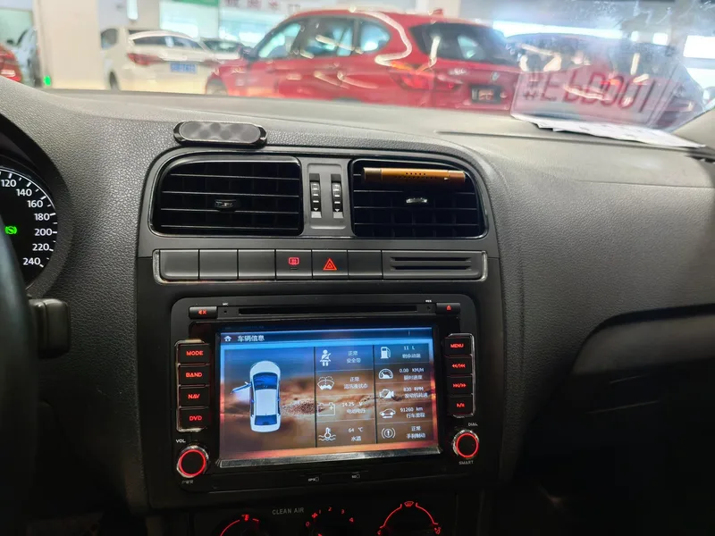 Volkswagen Polo 2016 1.4L Automatic fashion type interior photo 8 Volkswagen Polo 2016 1.4L Automatic fashion type interior photo 8