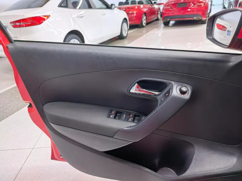 Volkswagen Polo 2016 1.4L Automatic fashion type interior photo 9 Volkswagen Polo 2016 1.4L Automatic fashion type interior photo 9