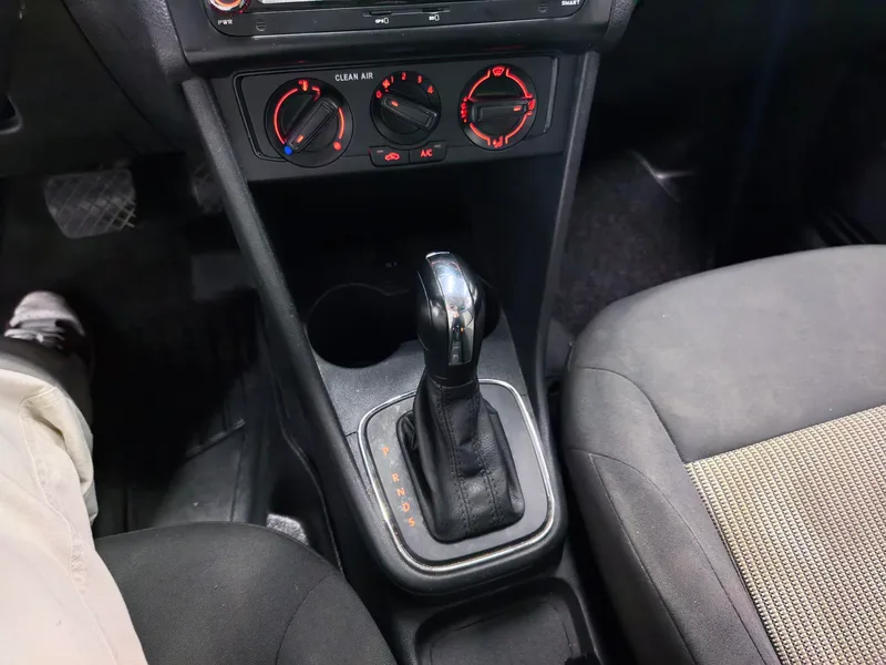 Volkswagen Polo 2016 1.4L Automatic fashion type interior photo 10 Volkswagen Polo 2016 1.4L Automatic fashion type interior photo 10