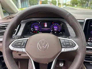 Volkswagen Viloran 2023 380TSI Versión de lujo interior foto 12 Volkswagen Viloran 2023 380TSI Versión de lujo interior foto 12