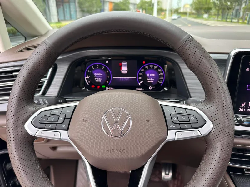 Volkswagen Viloran 2023 380TSI Versión de lujo interior foto 12 Volkswagen Viloran 2023 380TSI Versión de lujo interior foto 12