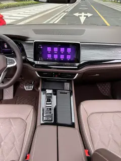 Volkswagen Viloran 2023 380TSI Versión de lujo interior foto 17 Volkswagen Viloran 2023 380TSI Versión de lujo interior foto 17