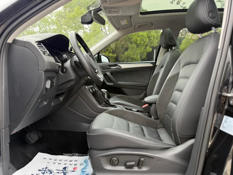 Volkswagen Tiguan L 2019 330TSI Automatic two-wheel drive smart deluxe edition Country VI exterior photo 4 Volkswagen Tiguan L 2019 330TSI Automatic two-wheel drive smart deluxe edition Country VI exterior photo 4