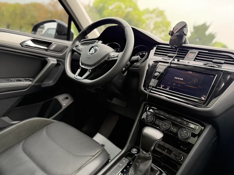Volkswagen Tiguan L 2019 330TSI Automatic two-wheel drive smart deluxe edition Country VI interior photo 9 Volkswagen Tiguan L 2019 330TSI Automatic two-wheel drive smart deluxe edition Country VI interior photo 9