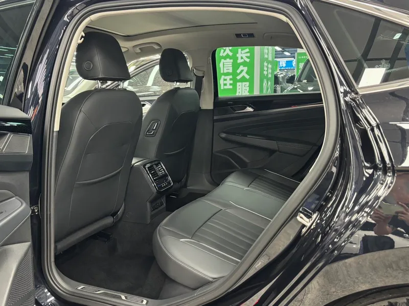 Volkswagen Passat 2022 330TSI Star Elite Edition interior photo 12 Volkswagen Passat 2022 330TSI Star Elite Edition interior photo 12