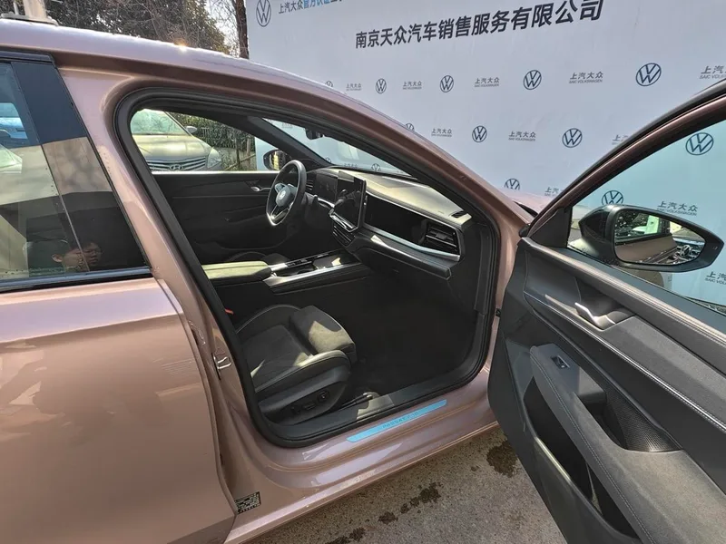 Volkswagen Passat 2025 Pro 380TSI Star Dragon Edition exterior photo 2 Volkswagen Passat 2025 Pro 380TSI Star Dragon Edition exterior photo 2