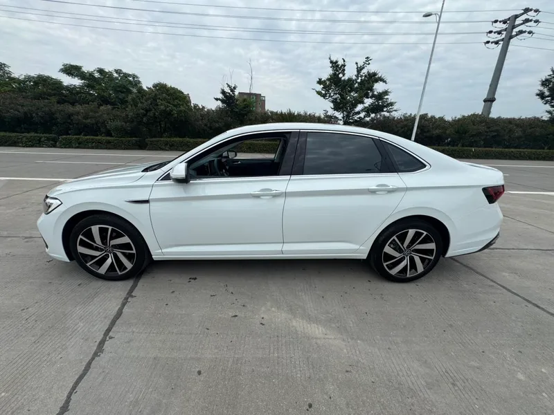 Volkswagen Sagitar 2025 Restyling 300TSI DSG Premium Edition exterior photo 4 Volkswagen Sagitar 2025 Restyling 300TSI DSG Premium Edition exterior photo 4