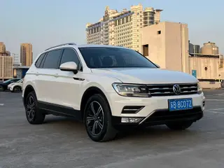 Volkswagen Tiguan L 2021 330TSI Version intelligente automatique à deux roues motrices extérieur photo 3 Volkswagen Tiguan L 2021 330TSI Version intelligente automatique à deux roues motrices extérieur photo 3
