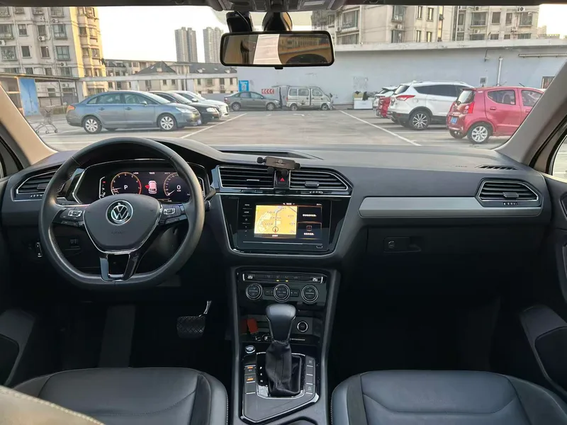 Volkswagen Tiguan L 2021 330TSI Version intelligente automatique à deux roues motrices extérieur photo 5 Volkswagen Tiguan L 2021 330TSI Version intelligente automatique à deux roues motrices extérieur photo 5