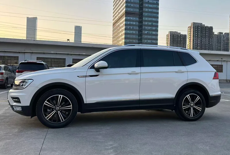 Volkswagen Tiguan L 2021 330TSI Version intelligente automatique à deux roues motrices intérieur photo 11 Volkswagen Tiguan L 2021 330TSI Version intelligente automatique à deux roues motrices intérieur photo 11