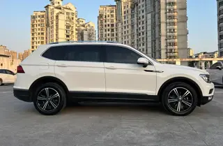 Volkswagen Tiguan L 2021 330TSI Version intelligente automatique à deux roues motrices intérieur photo 12 Volkswagen Tiguan L 2021 330TSI Version intelligente automatique à deux roues motrices intérieur photo 12