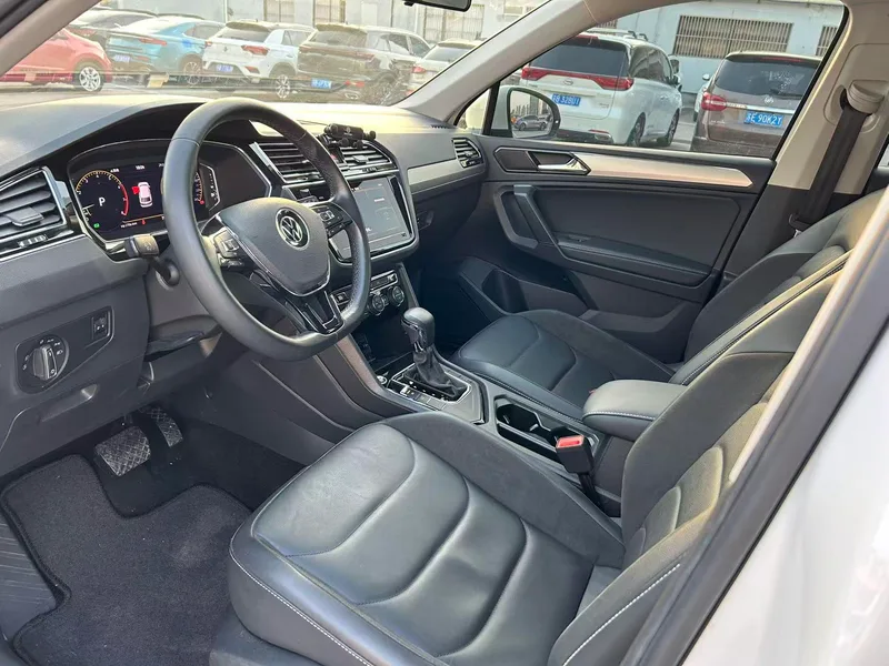 Volkswagen Tiguan L 2021 330TSI Version intelligente automatique à deux roues motrices intérieur photo 13 Volkswagen Tiguan L 2021 330TSI Version intelligente automatique à deux roues motrices intérieur photo 13