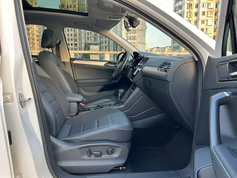 Volkswagen Tiguan L 2021 330TSI Version intelligente automatique à deux roues motrices intérieur photo 15 Volkswagen Tiguan L 2021 330TSI Version intelligente automatique à deux roues motrices intérieur photo 15