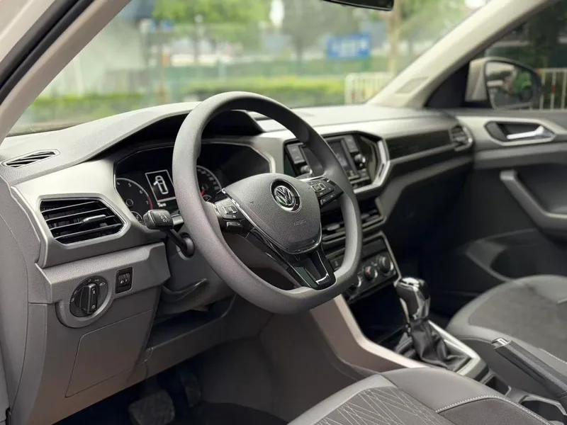 Volkswagen T-Cross 2019 280TSI DSG Comfort Edition interior photo 6 Volkswagen T-Cross 2019 280TSI DSG Comfort Edition interior photo 6