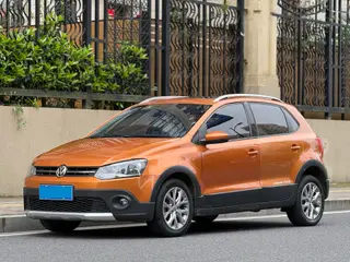 Volkswagen Polo 2016 1.6L Cross Polo Автоматический