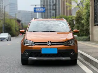 Volkswagen Polo 2016 1.6L Cross Polo Automatic exterior photo 2 Volkswagen Polo 2016 1.6L Cross Polo Automatic exterior photo 2