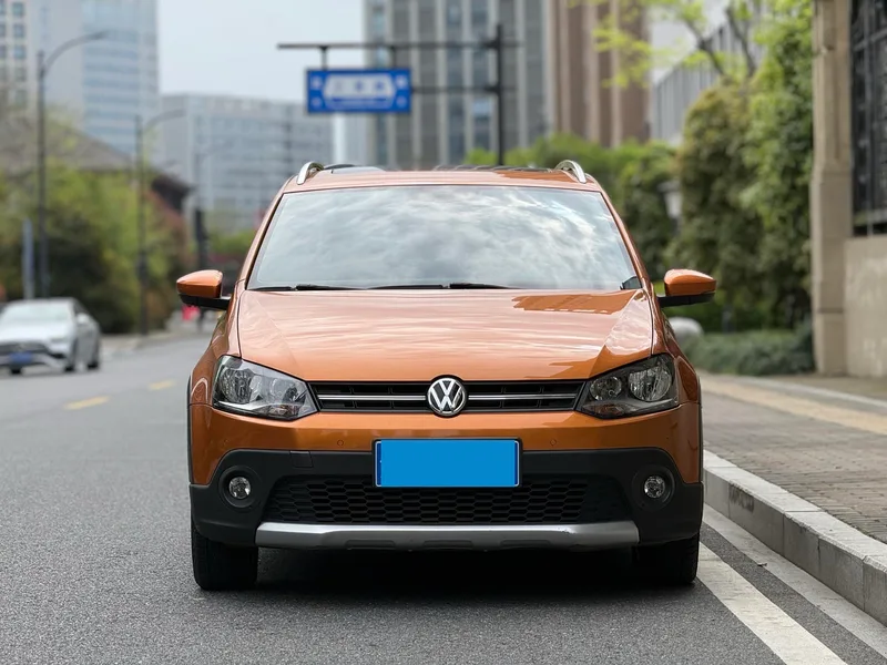 Volkswagen Polo 2016 1.6L Cross Polo Automatic exterior photo 2 Volkswagen Polo 2016 1.6L Cross Polo Automatic exterior photo 2