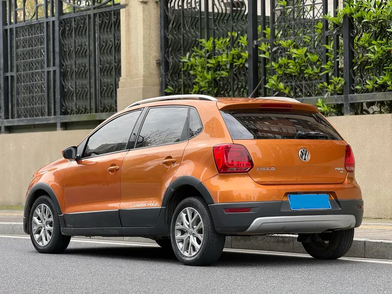 Volkswagen Polo 2016 1.6L Cross Polo Automatic interior photo 17 Volkswagen Polo 2016 1.6L Cross Polo Automatic interior photo 17
