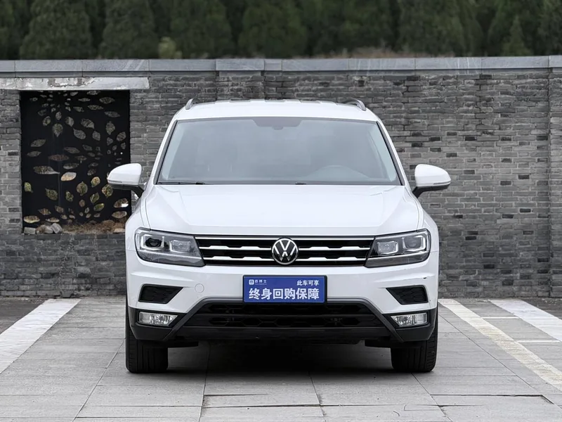 Volkswagen Tiguan L 2019 280TSI Automatic two-wheel drive panoramic comfort version Country VI exterior photo 2 Volkswagen Tiguan L 2019 280TSI Automatic two-wheel drive panoramic comfort version Country VI exterior photo 2