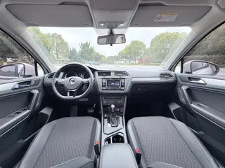 Volkswagen Tiguan L 2019 280TSI Automatic two-wheel drive panoramic comfort version Country VI interior photo 8 Volkswagen Tiguan L 2019 280TSI Automatic two-wheel drive panoramic comfort version Country VI interior photo 8