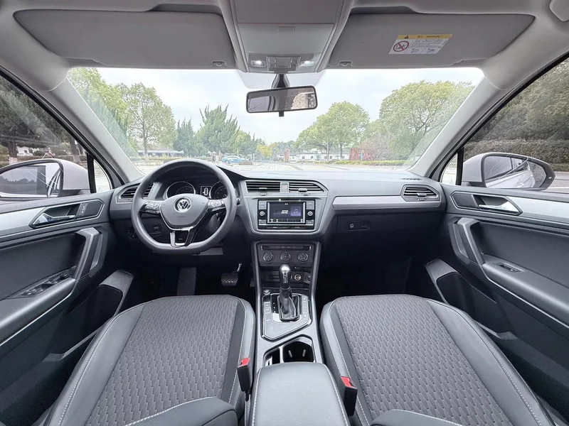 Volkswagen Tiguan L 2019 280TSI Automatic two-wheel drive panoramic comfort version Country VI interior photo 8 Volkswagen Tiguan L 2019 280TSI Automatic two-wheel drive panoramic comfort version Country VI interior photo 8