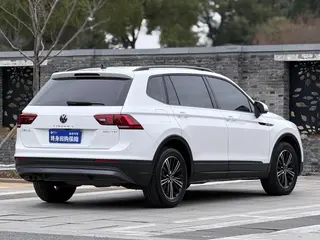 Volkswagen Tiguan L 2019 280TSI Automatic two-wheel drive panoramic comfort version Country VI interior photo 11 Volkswagen Tiguan L 2019 280TSI Automatic two-wheel drive panoramic comfort version Country VI interior photo 11