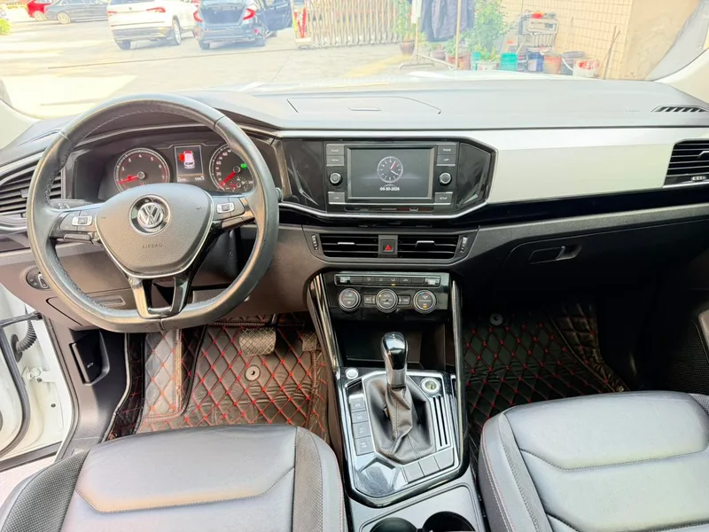 Volkswagen Tayron 2019 330TSI Modèle de luxe à deux roues motrices État VI intérieur photo 11 Volkswagen Tayron 2019 330TSI Modèle de luxe à deux roues motrices État VI intérieur photo 11