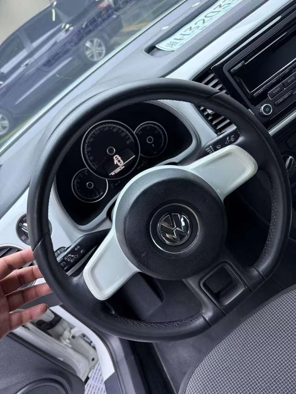 Volkswagen Beetle 2014 1.2TSI Fashionable interior photo 13 Volkswagen Beetle 2014 1.2TSI Fashionable interior photo 13