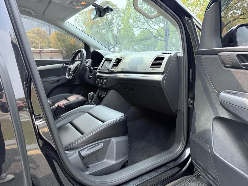 Volkswagen Sharan 2016 380TSI Comfortable 7 seat interior photo 10