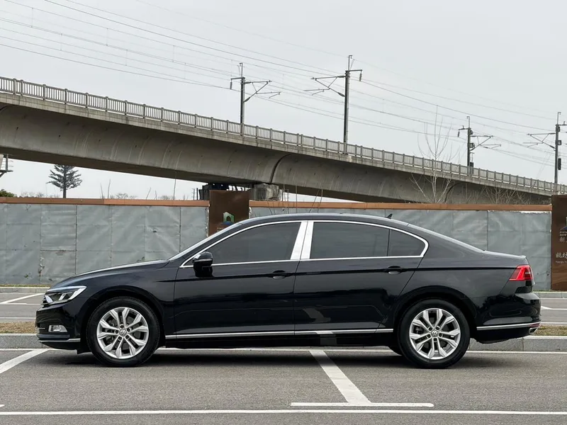Volkswagen Magotan 2019 330TSI DSG Luxury type Country VI exterior photo 5 Volkswagen Magotan 2019 330TSI DSG Luxury type Country VI exterior photo 5